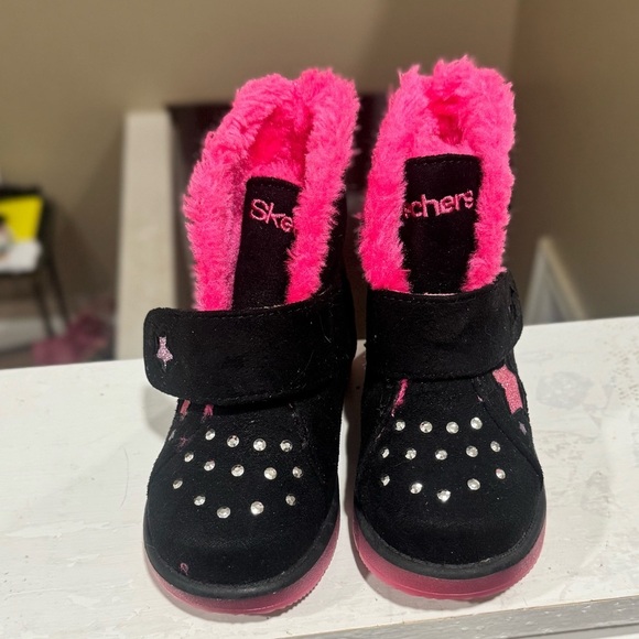 Skechers Other - Skechers Twinkle Toes Black with Hot Pink Faux Fur & Stud Accents Kids Boots NEW